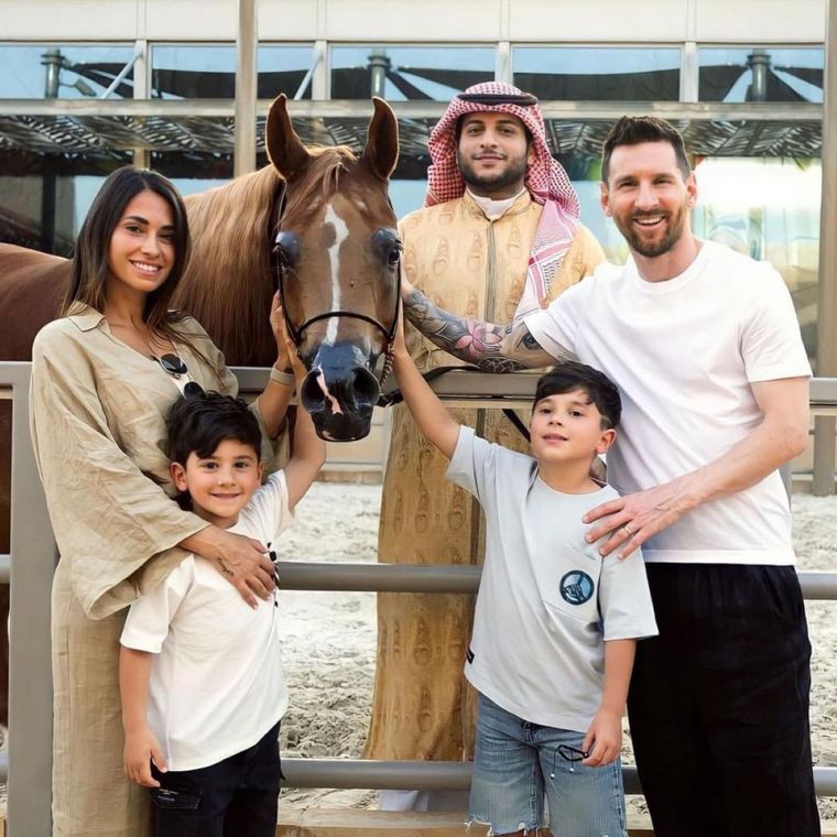 Antonela Roccuzzo aplica los básicos de armario en un conjunto de Zara Foto: Instagram