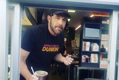 Foto: https://www.milenio.com/espectaculos/captan-a-ben-affleck-vendiendo-donas