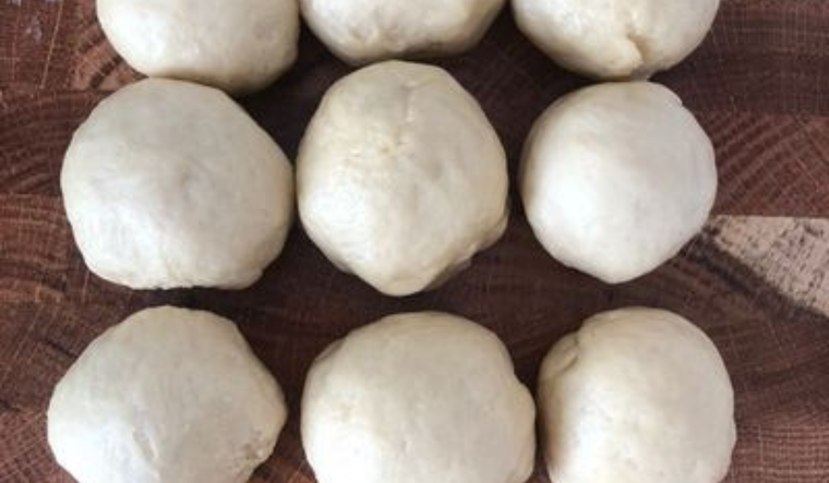 La receta de panecillos de ajo es originaria de la cocina mediterránea y se popularizó en todo el mundo. La receta de panecillos de ajo es originaria de la cocina mediterránea y se popularizó en todo el mundo.