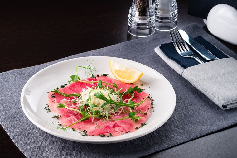 ¡Sorprende con esta receta de carpaccio de atún casero!.