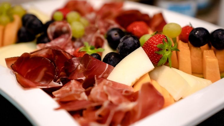Una auténtica delicia de verano, antipasto italiano Una auténtica delicia de verano, antipasto italiano