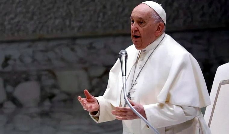 Francisco no deja de pedir por la paz mundial. Foto: Efe.