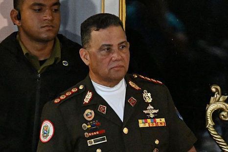 El ministro Gustavo González apareció este jueves en un acto de la presidenta encargada. El ministro Gustavo González apareció este jueves en un acto de la presidenta encargada.