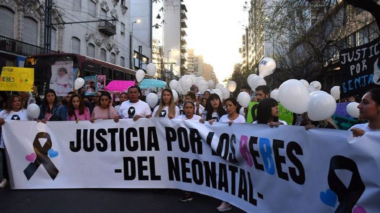 El Gobernador de Córdoba, Martín Llaryora, se solidarizó con las madres del Neonatal y dijo que los bebés muertos “necesitan Justicia”. Foto: Télam.