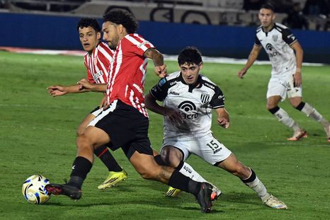 gimnasia se olvido de si mismo: paso del aplauso al desconcierto en 15 minutos fatales gimnasia se olvido de si mismo: paso del aplauso al desconcierto en 15 minutos fatales