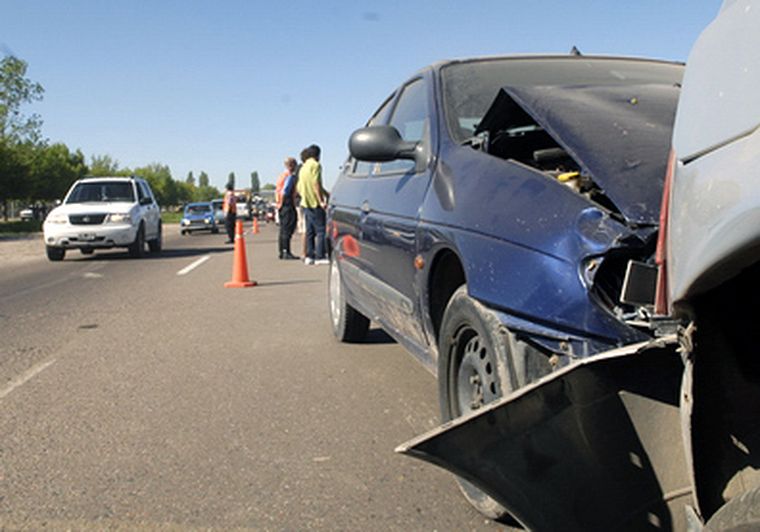 El Megane, chocó de atrás y se provocó el accidente. Foto: Gonzalo Bravo / MDZ