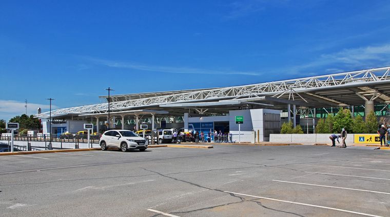 Desde Aeropuertos Argentina 2000 informaron que ya se tomaron medidas para evitar mayores complicaciones por las demoras en Ezeiza.