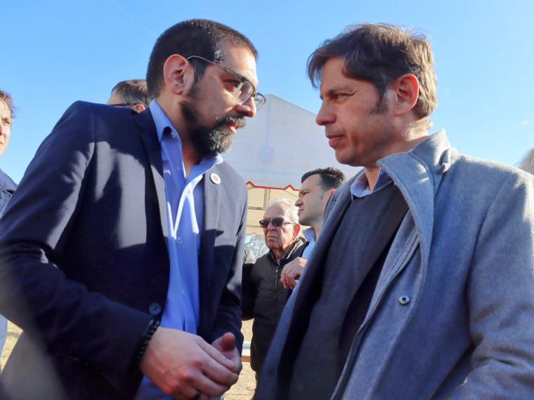 El Intendente de Coronel Rosales, aliado a Kicillof, responde a las criticas de los vecinos con cartas documento Foto: X de Rodrigo Aristimuño