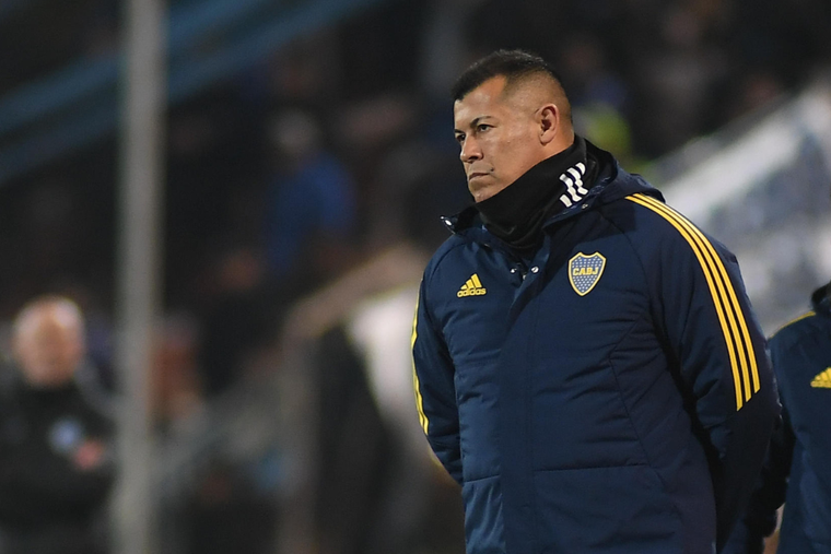 Almirón no quiso dar declaraciones tras la derrota ante Sarmiento. Foto: Télam