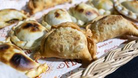 La capital mendocina trae una propuesta para conocer los bodegones de la Ciudad. La capital mendocina trae una propuesta para conocer los bodegones de la Ciudad.