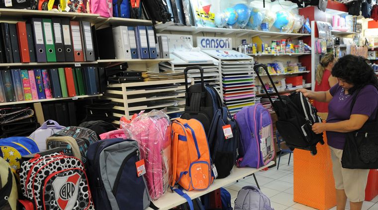 Las mochis pueden ir acompañadas de útiles y hasta una cartita o gesto personal para las y los niños que reciban. Las mochis pueden ir acompañadas de útiles y hasta una cartita o gesto personal para las y los niños que reciban.