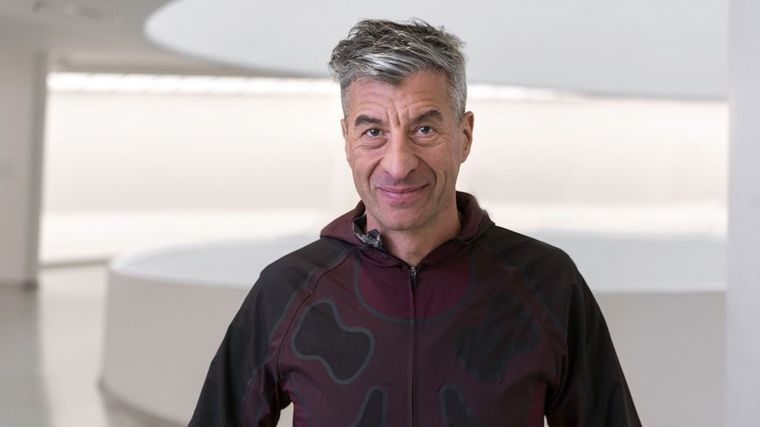 Maurizio Cattelan, el hombre que vende una banana por una cifra astronómica.