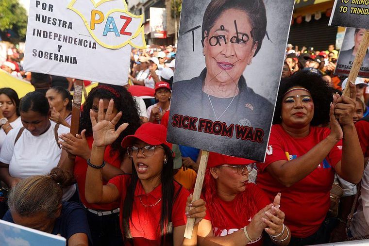 En Venezuela, el chavismo ha organizado protestas en contra del gobierno de Trinidad y Tobago.