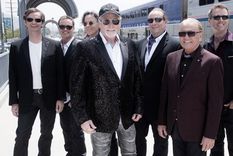 invitaron a los beach boys a cantar en la asuncion de trump