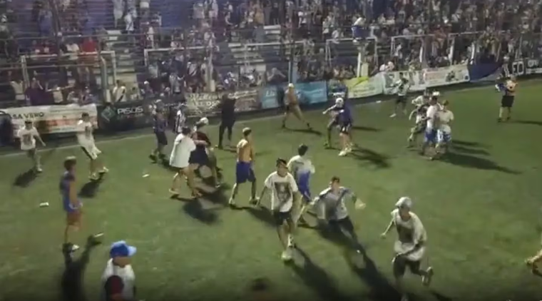 Violencia en la cancha de Midland. Foto: Captura de video
