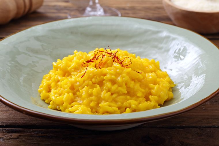 En Italia, una receta similar al arroz con azafrán es el famoso “risotto alla milanese”. En Italia, una receta similar al arroz con azafrán es el famoso “risotto alla milanese”.