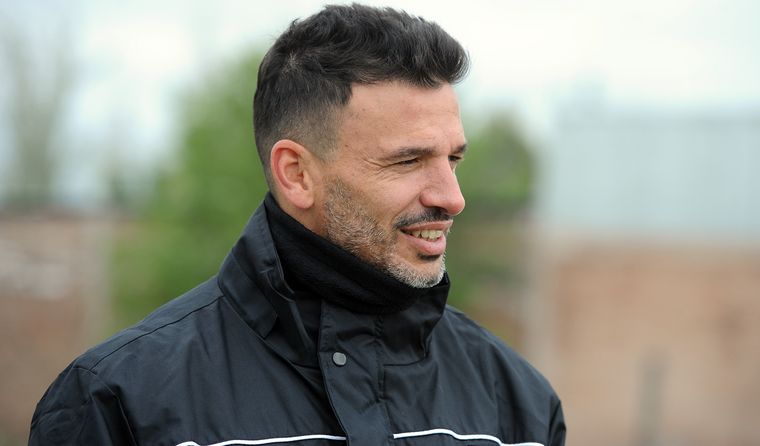 Ariel Broggi, el DT campeón, tiene muchas chances de seguir Gimnasia. Ariel Broggi, el DT campeón, tiene muchas chances de seguir Gimnasia.