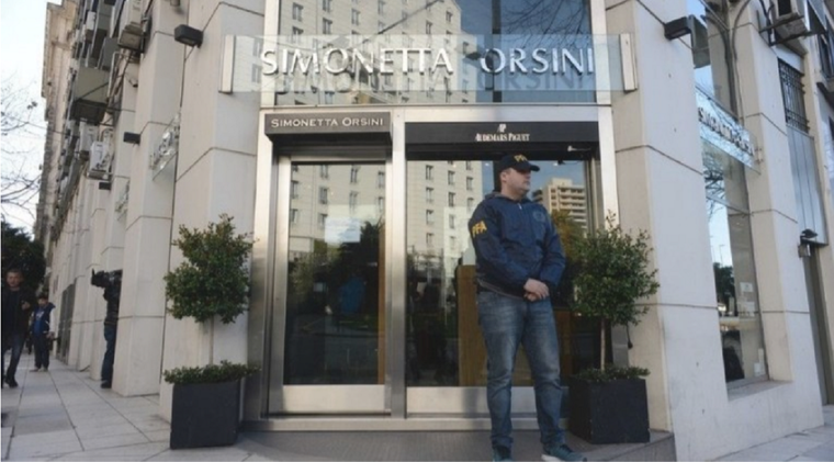 La Policía Federal en la joyería investigada Foto: NA