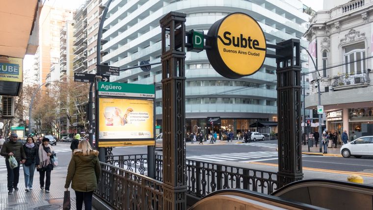 Los pagos con QR en el subte siguen sumando beneficios y reintegros a través de billeteras virtuales. Los pagos con QR en el subte siguen sumando beneficios y reintegros a través de billeteras virtuales.