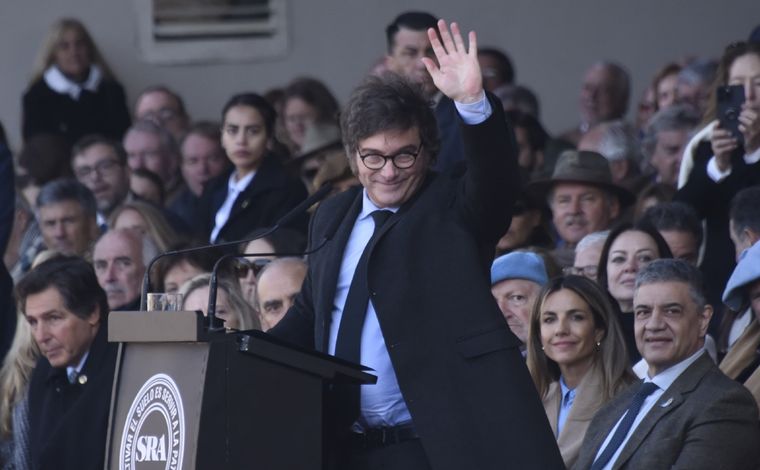 En la edición del año pasado, Javier Milei compartió el palco de La Rural con el jefe de Gobierno porteño, Jorge Macri, y su vicepresidenta, Victoria Villarruel. 