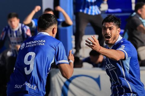 El Tomba enfrenta a Racing de Córdoba en el Feliciano Gambarte. El Tomba enfrenta a Racing de Córdoba en el Feliciano Gambarte.