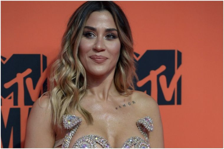 Jimena Barón nos indica cómo usar jeans y top este verano Foto: La Opinion