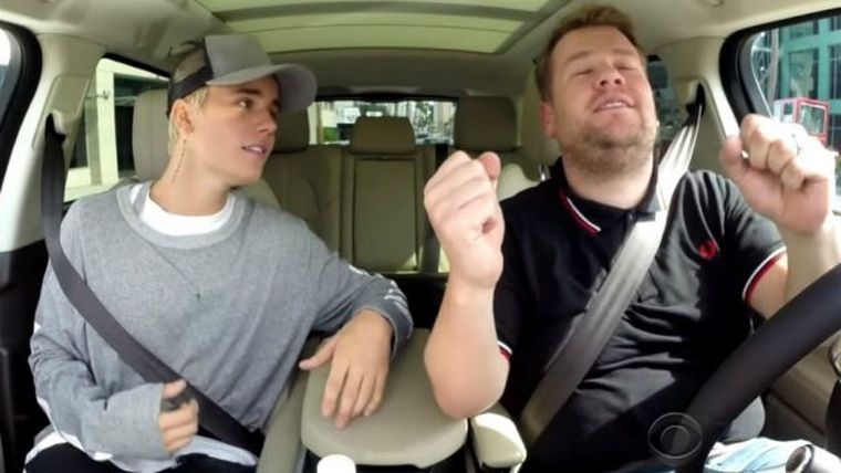 Justin Bieber y James Corden en el segmento Carpool Karaoke