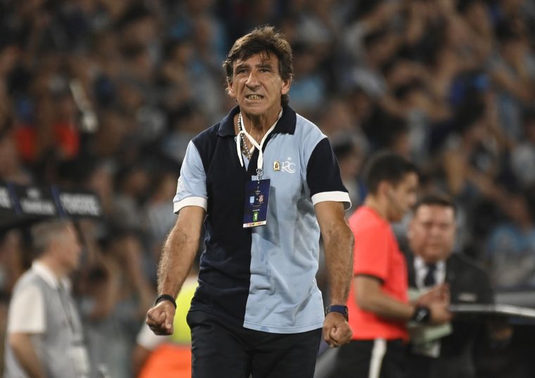 El entrenador expresó sus emociones post partido. Foto: Fotobaires