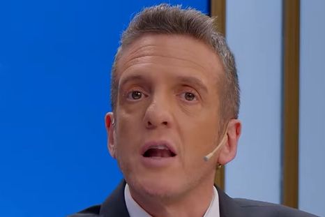 El periodista fue muy claro con su postura. El periodista fue muy claro con su postura.