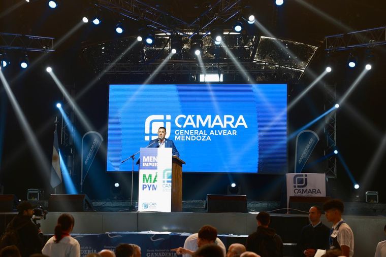 Entre los reclamos que el presidente de la Cámara de Comercio de General Alvear le hizo a Cornejo está el de una reforma impositiva.
