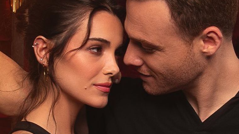 Kerem Bürsin y Hafsanur Sancaktutan Fogosidad y show Foto: @Yacokseversendizi