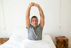 Tres ejercicios de estiramiento para aliviar el estrés