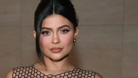 Kylie Jenner usa estos vestidos en sus looks para resaltar sus curvas.