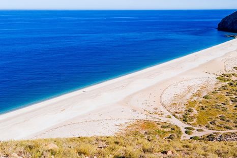 La Playa de los Muertos está ubicada en Almería. La Playa de los Muertos está ubicada en Almería.