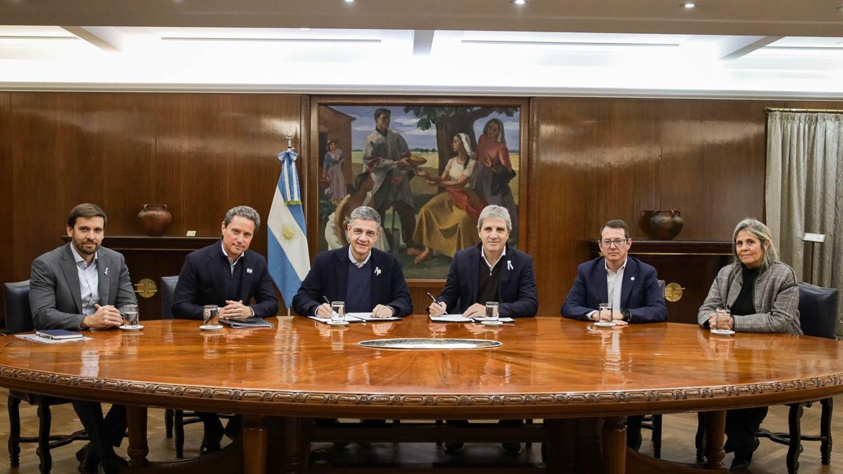 Luis Caputo y Jorge Macri obtuvieron un acuerdo por la coparticipación del año pasado Luis Caputo y Jorge Macri obtuvieron un acuerdo por la coparticipación del año pasado