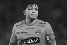 Mario Peneida, futbolista de Barcelona de Ecuador, fue víctima de un atentado en su contra y falleció. Mario Peneida, futbolista de Barcelona de Ecuador, fue víctima de un atentado en su contra y falleció.