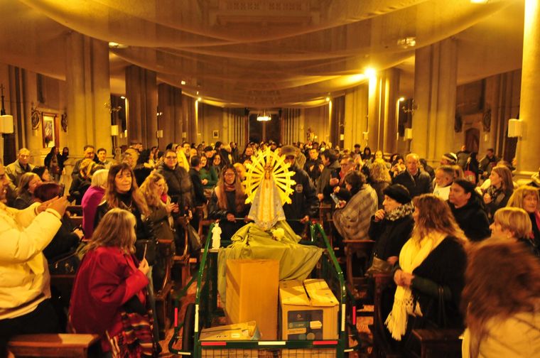 La Iglesia, como espacio de misericordia gratuita, acoge y alienta a todos. La Iglesia, como espacio de misericordia gratuita, acoge y alienta a todos.