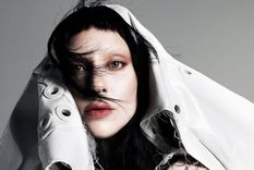 De blanco y con partes de un auto: así fue el diseño argentino llevado por Lady Gaga Foto: Instagram