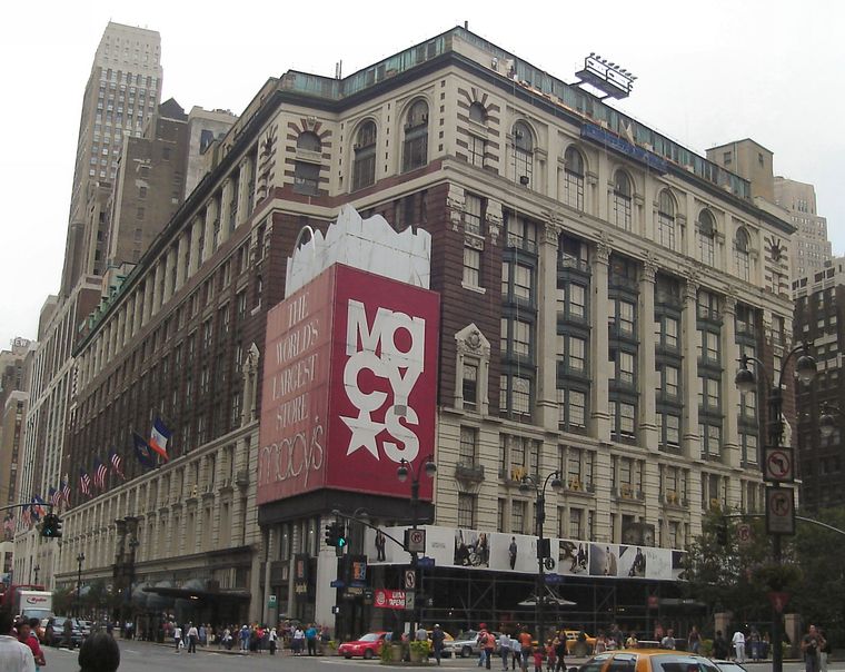 Macys tiene una gran variedad de calzado. Foto: https://upload.wikimedia.org/wikipedia/commons/f/f5/MacysDepartmentStoreNewyork.jpg