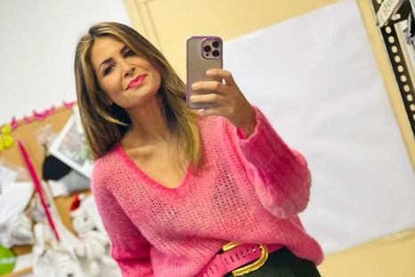 Nuria Roca nos sorprende con estos looks en donde este color tendencia 2022 predomina Foto: Instagram
