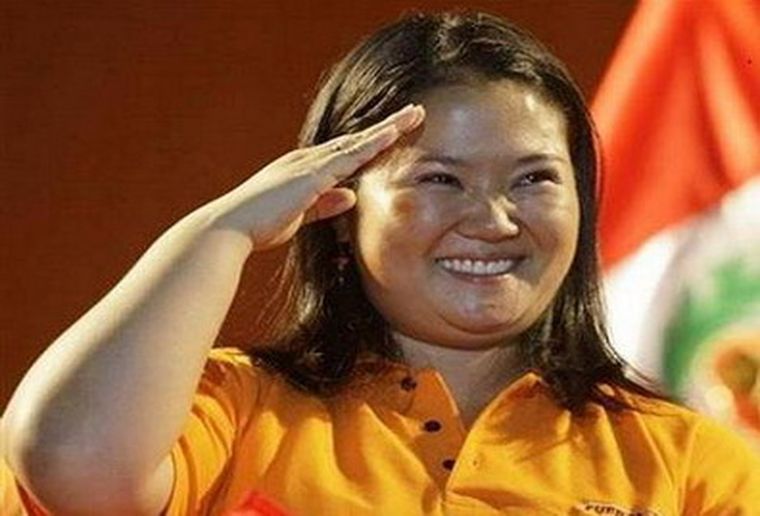 Keiko Fujimori desde joven es una pol&iacute;tica muy asociada con las fuerzas armadas del Per&uacute;.