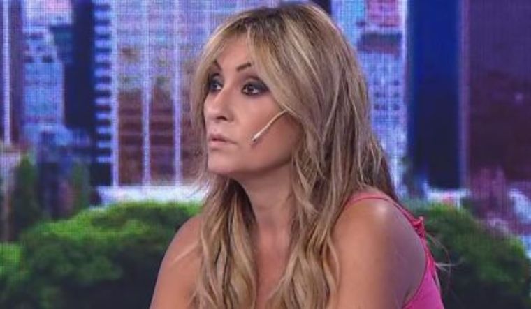 Marcela Tauro se calentó con sus compañeros. Foto: Captura TV