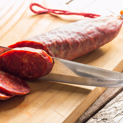 2 chorizos tipo calabresa o ahumados, en rodajas