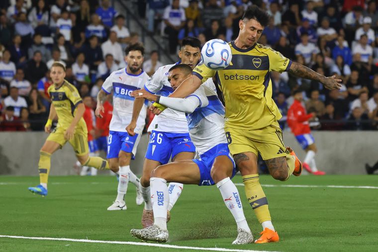 Boca venció a Universidad Católica en el Claro Arena.