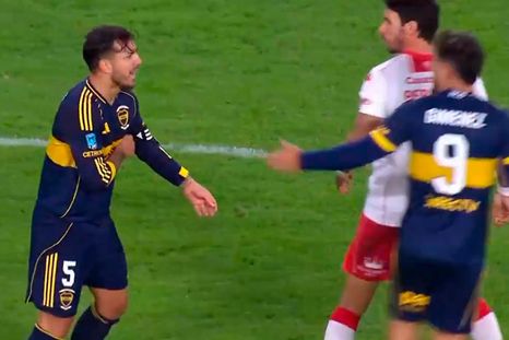 Leandro Paredes se la terminó agarrando con Milton Giménez en pleno Boca-Huracán. Leandro Paredes se la terminó agarrando con Milton Giménez en pleno Boca-Huracán.