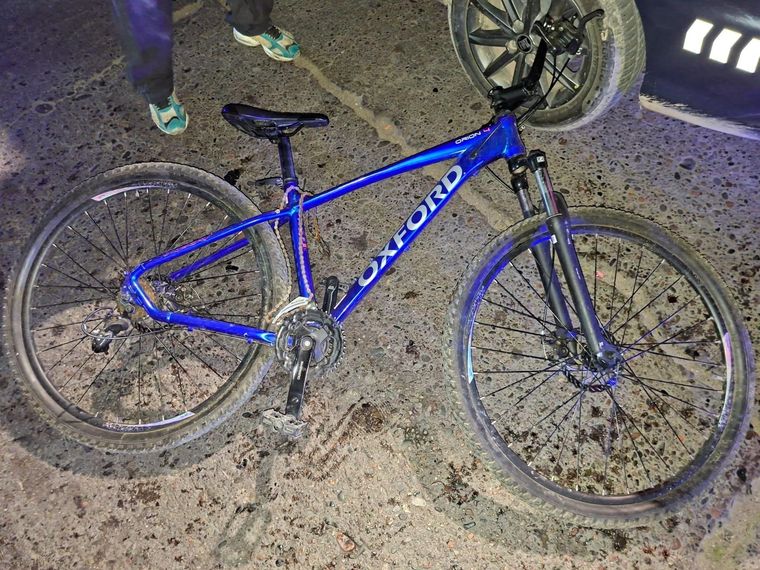 La bicicleta robada por los menores fue recuperada tras la intervencion de los efectivos policiales.