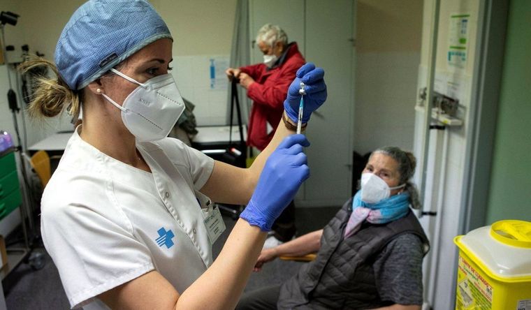 Trabajadores de Sanidad logran un aumento del 5% en el trimestre.