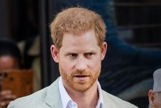 la insolita broma en la que cayo el principe harry: revelo secretos y puede terminar en escandalo