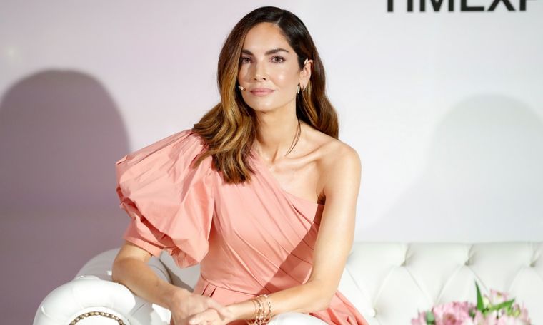 El estilo de Eugenia Silva muestra como el cabello puede lucir su brillo en todo su esplendor y por su longitud. Foto: RTVE.es