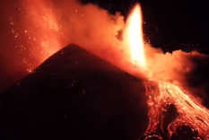 impactante: el volcan etna entro en nueva fase eruptiva poniendo en alerta a italia